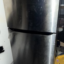 PRISTINE LG Stainless steel refrigerator