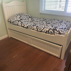 Twin Trundle Bed with mattresses 