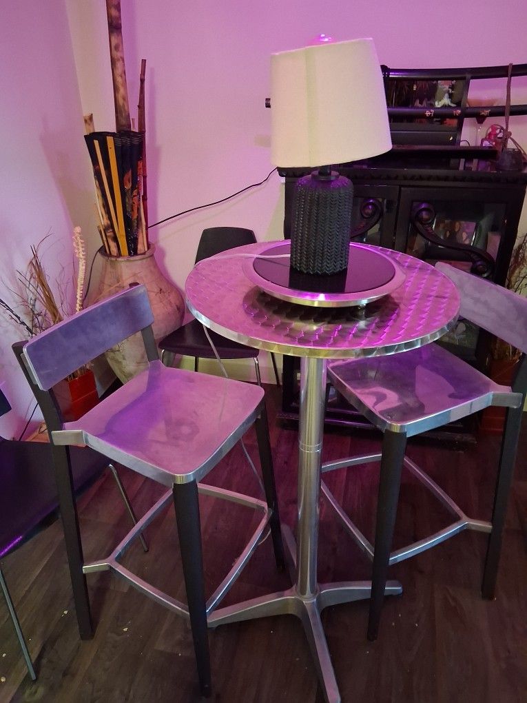 Folddown Thgh Martini Table