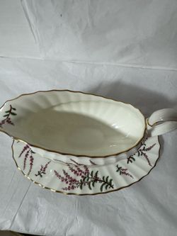 Porcelain Gravy Boat with Attached Underplate