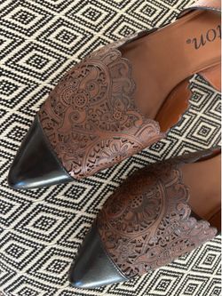 Woman’s Sligback Shoes, new condition