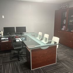 Executive Desk Plus Unit With Filing Cabinets 