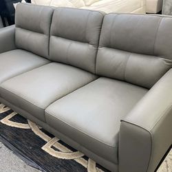 New Top Grain Leather Sofa Couch! Free Delivery 🚚!