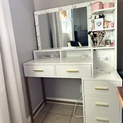 Make Up Vanity 