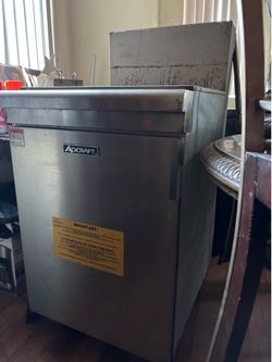 Commercial deep fryer
