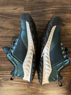 Keen Walking Shoes Size 8.5