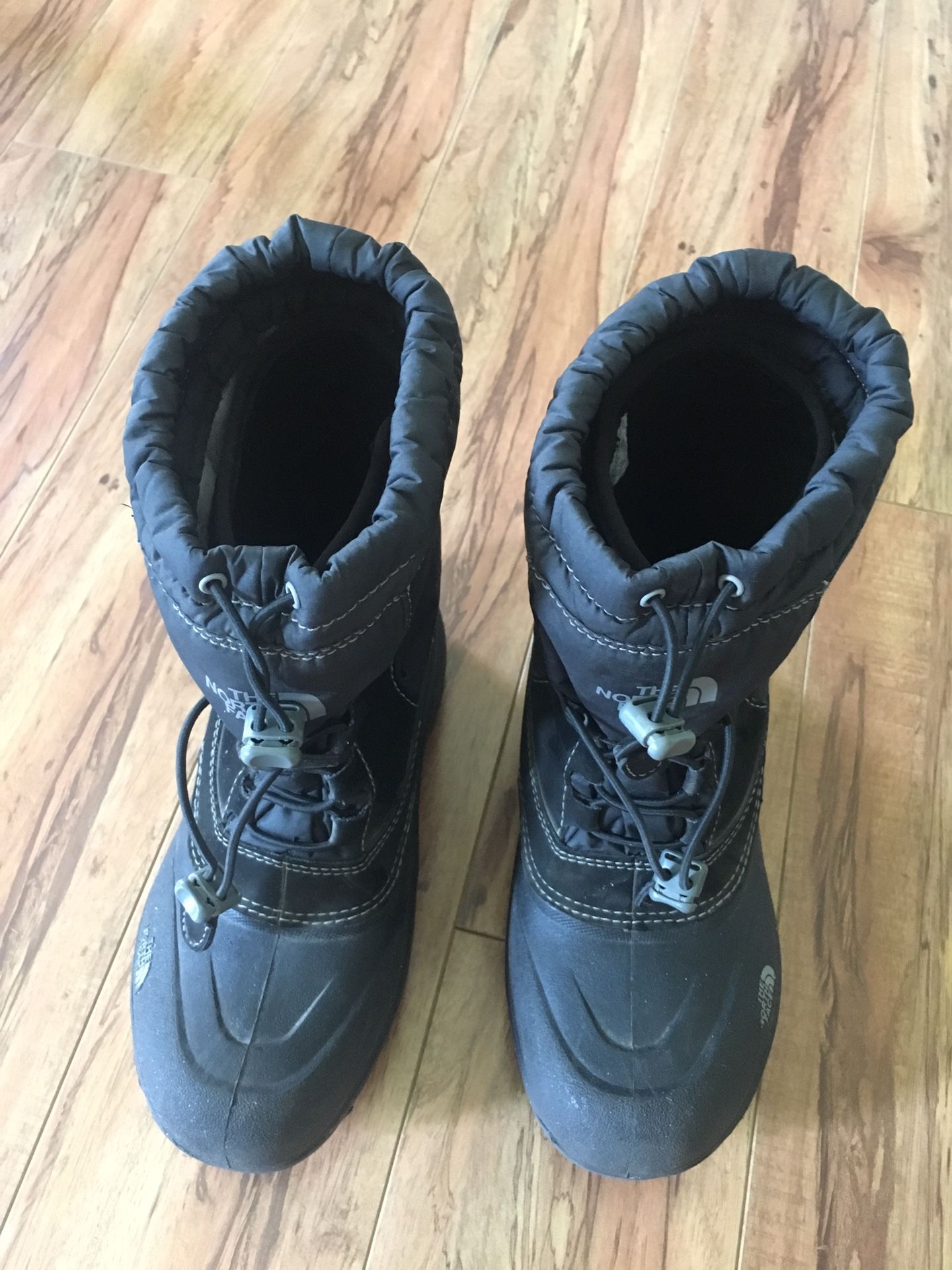 Kids snow boots - size 4 (North Face)