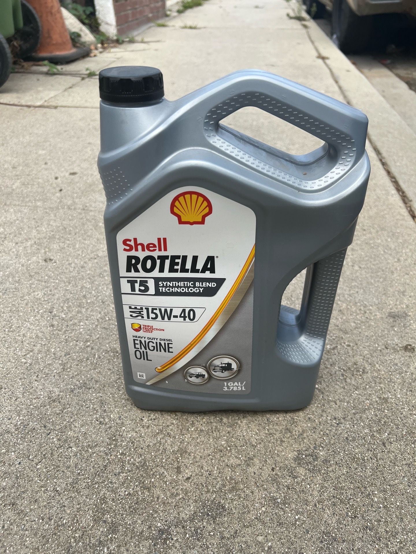 Shell Rotella Full Synthetic 15/40 motor oil