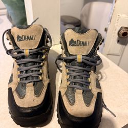 Women’s Hiking Boots 