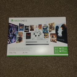 Xbox One S (White), 1TB With 5 Games