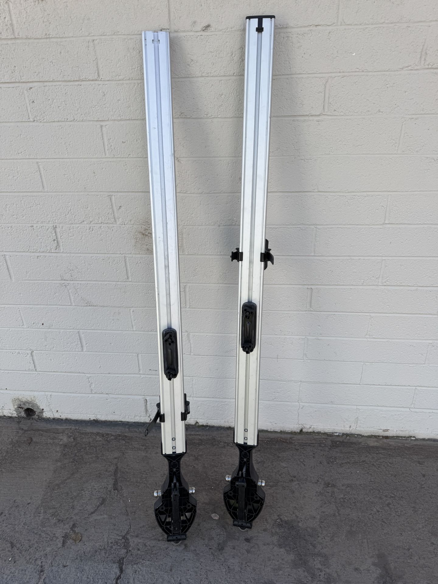 2 Thule Roof Bike Racks