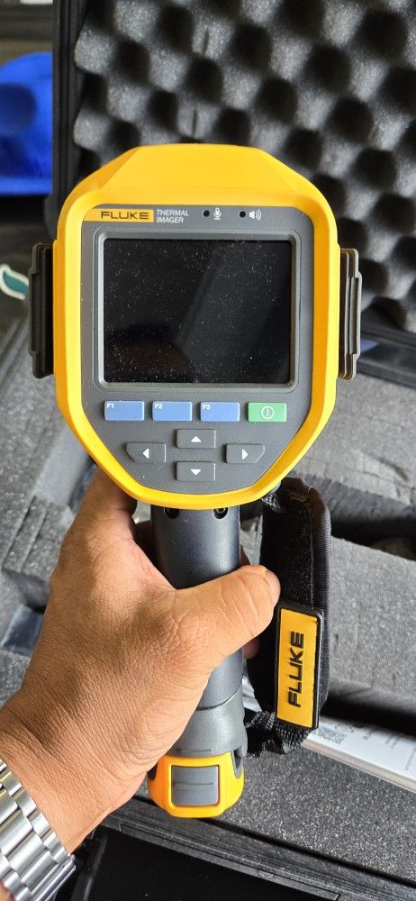 Inspection Fluke TI400