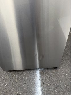 Works amazing dent on bottom door dosent affect functions   Will have it plugged in so you can see it cold