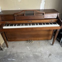 Baldwin piano 