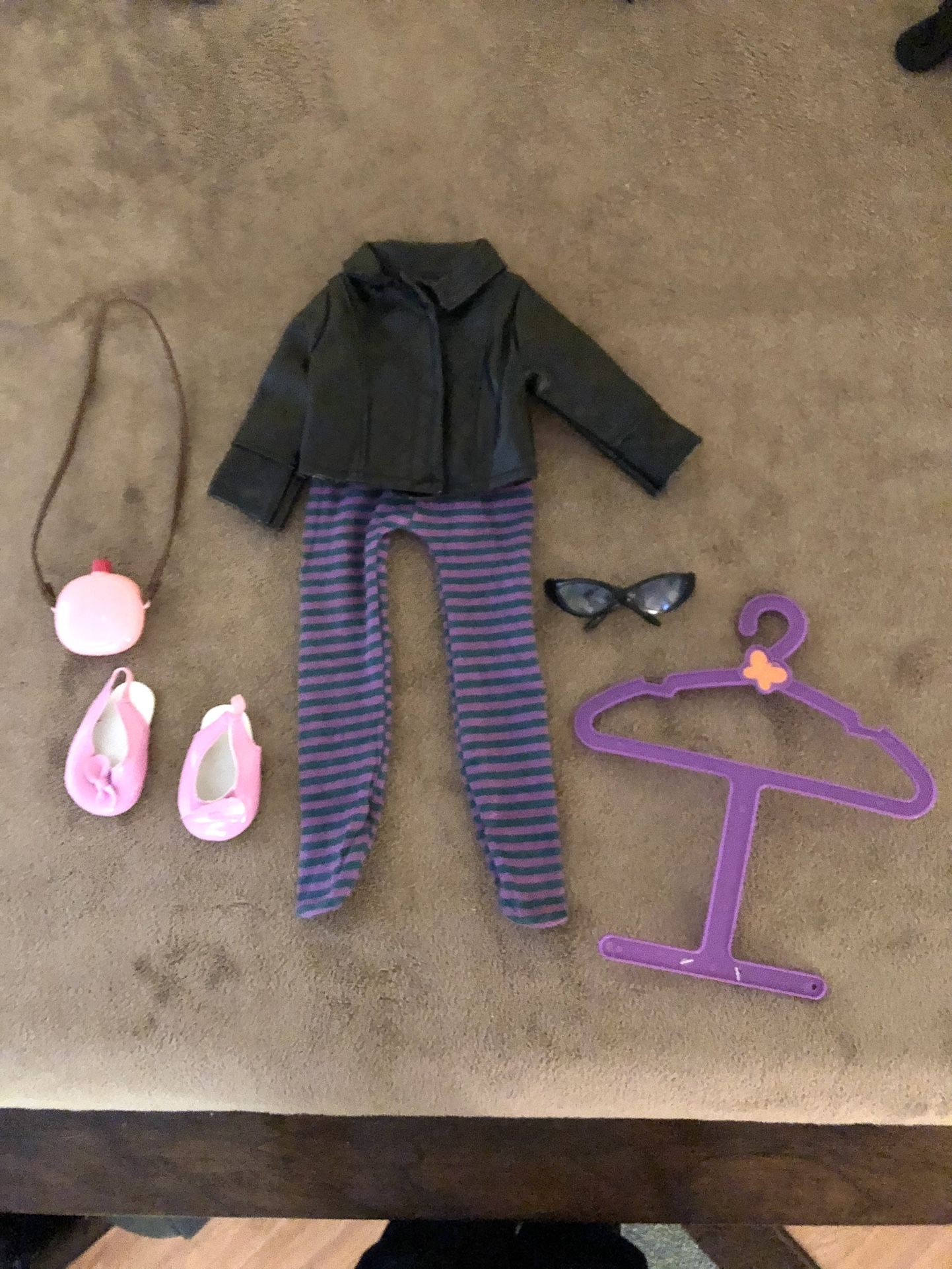 American Girl Outfit and Accessories (7 Pc)