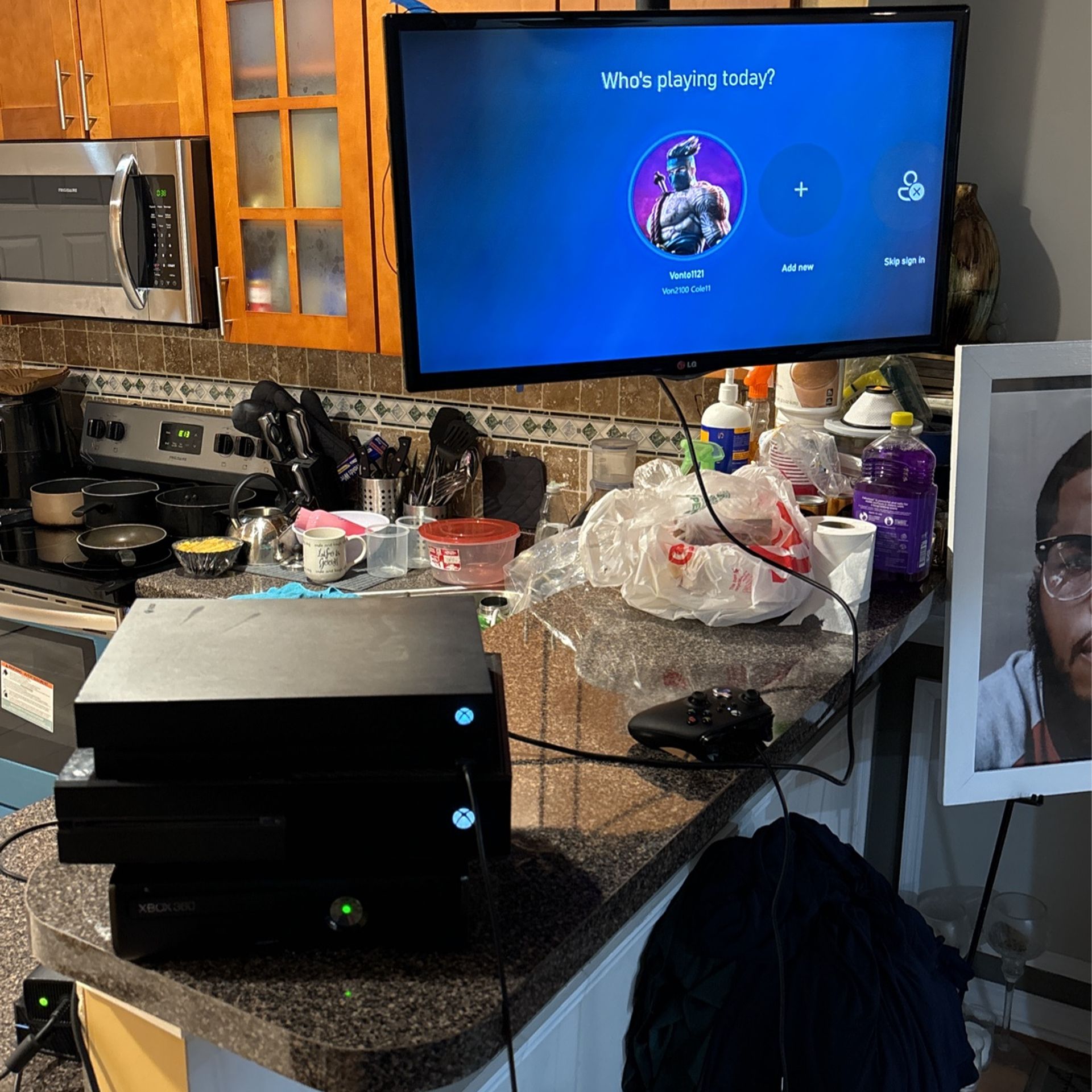 XBOX ONE X XBOX ONE XBOX 369 Nothing Wrong Just Doesnt Have Controllers.