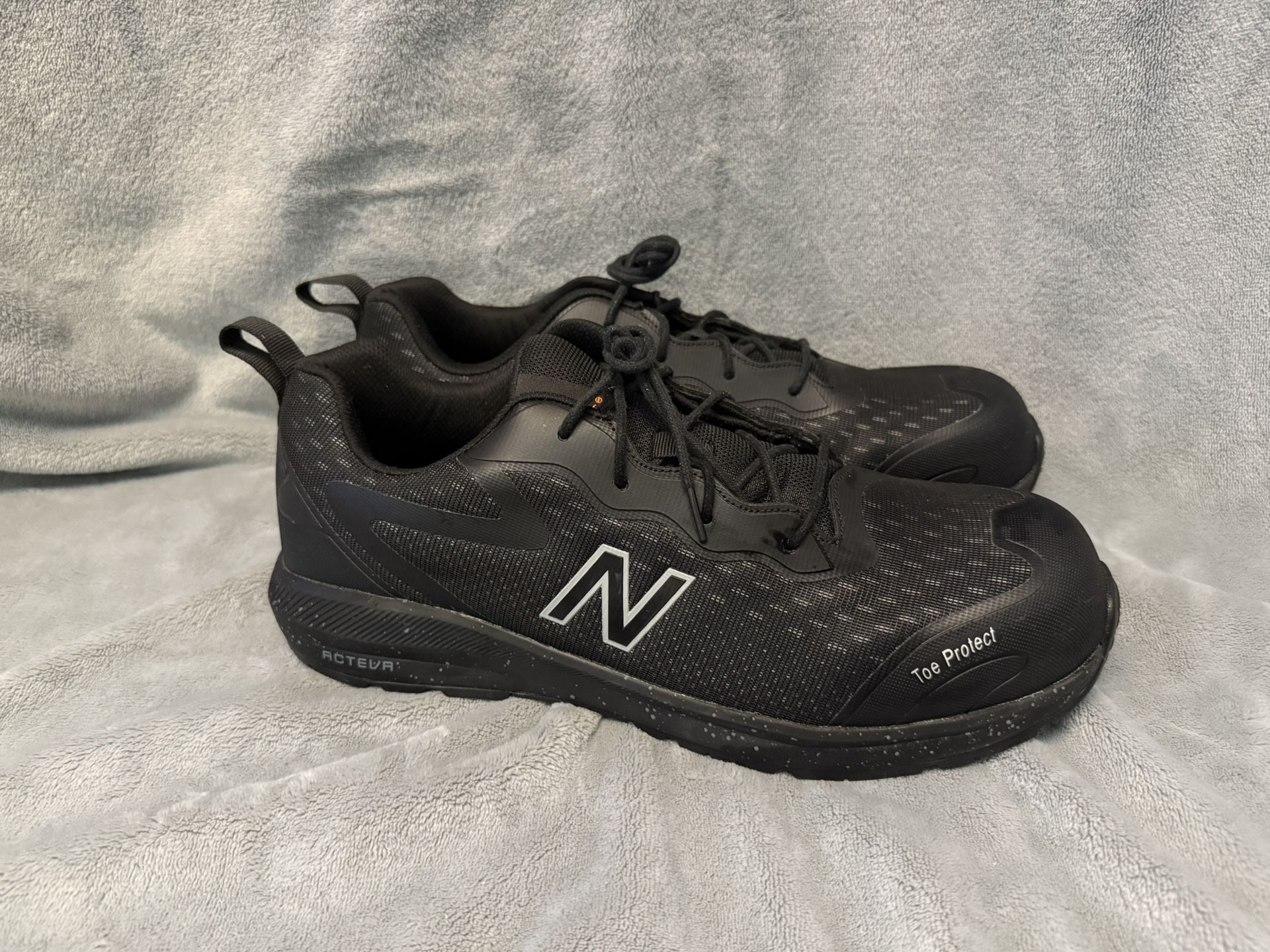 “NEW MENS SIZE 11” New Balance Composite Toe Work Shoe