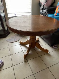 Round wooden dining table No Chairs