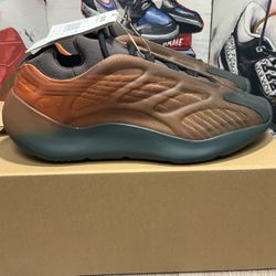 Adidas Yeezy 700 V3 GY4109 COPPER FADE SIZE 10.5 Or 11 