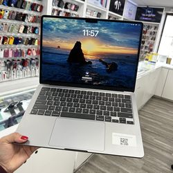 MacBook Air m3 8gb Ram 256gb