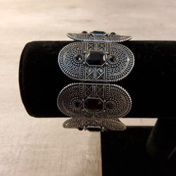 Nice Bracelet Will Go With Alot Of  things  .       Size .   One Size Fits Most peoples  . 