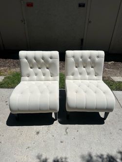 2 white luxury lounge chairs ** VERY CLEAN