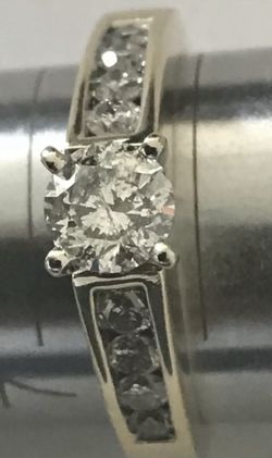 One Carat t.w Diamond Engagement Ring 14K Yellow Gold, Price is Firm, No offered Please!