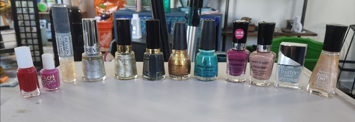 Pittsburg: Set Of 12 Nail Polishes for $5