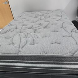 Queen Sizes Mattress And Box Spring 