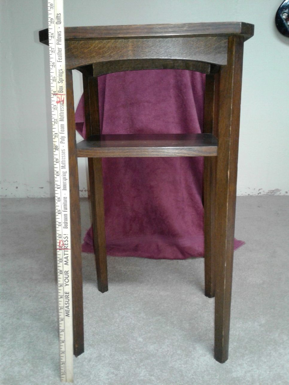 ANTIQUE TABLE/PLANT STAND