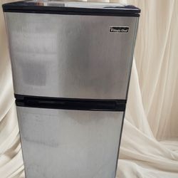Magic Chef Mini Fridge