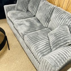 Stylish Nice Cozy Couch!
