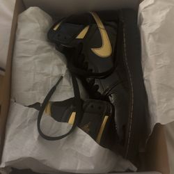 Jordan 1’s Size 7y 