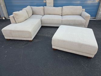 Free delivery nearby of sectional