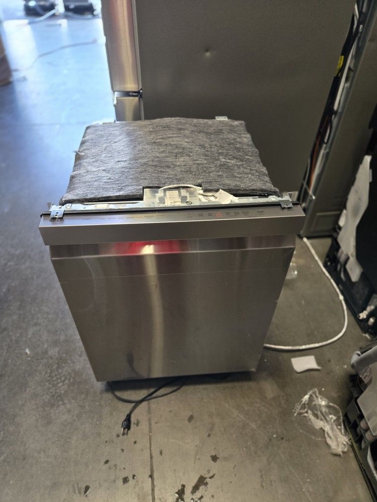 LG 24 Inch Wide 15 Place Setting Built-In Fingerprint Resistant Top Control Dishwasher with 9 Wash Cycles and 3 Racks