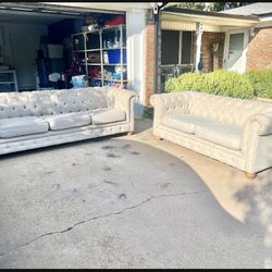 Beautiful Tufted Chesterfield Couches
