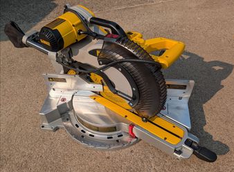 DeWalt DWS780 12” Sliding Compound Miter Saw