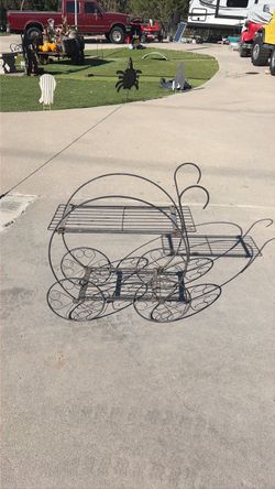 Metal plant stand