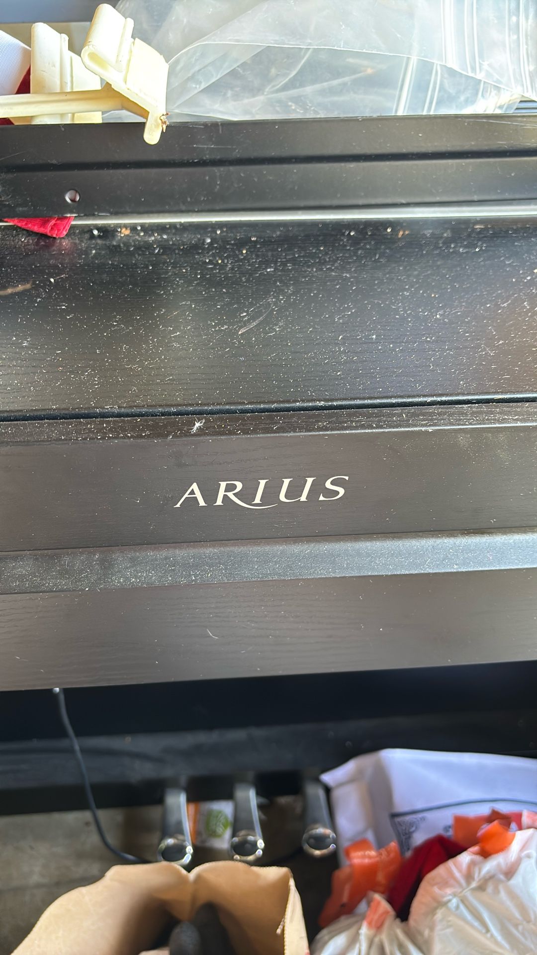 Yamaha Arius, 88-Key Weighted Action Digital Beginner and Intermediate Players, Dynamic Response, Grand Piano Sound, 3-Pedal Unit, Upright Design, Ben