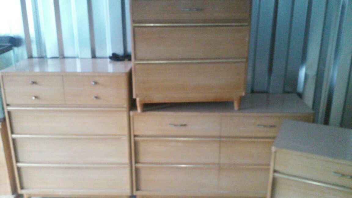 Kroehler mid century modern dresser set of 4