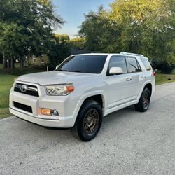 2011 SR5 4Runner 4x4 3 Row Seating