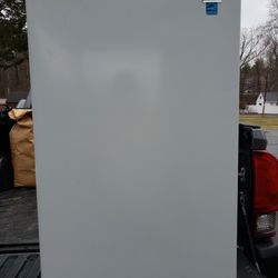 Avanti mini fridge

