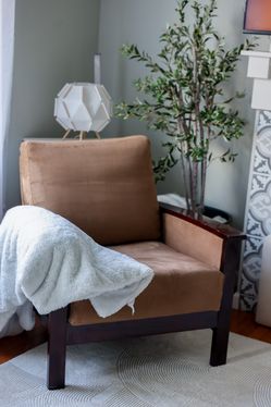 Cozy and sturdy accent chair
