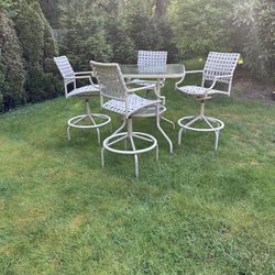 OUTDOOR PUB / HIGHTOP TABLE WITH SWIVEL CHAIRS 