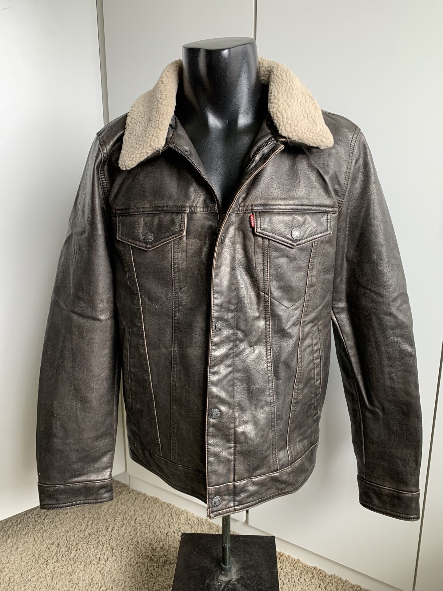 *VINTAGE* Levi’s faux leather jacket Mens medium