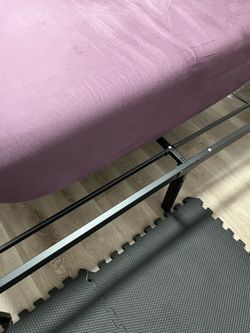 Queen size metal frame Amazon Choice