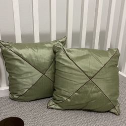 2 Decorative Pillows 18 X 18
