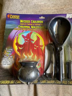 Halloween Pumpkin Carving Kit with Wicked Cauldron Light NEW