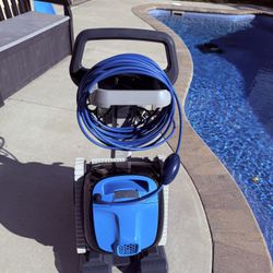 Dolphin Pool Cleaning Robot With Stand