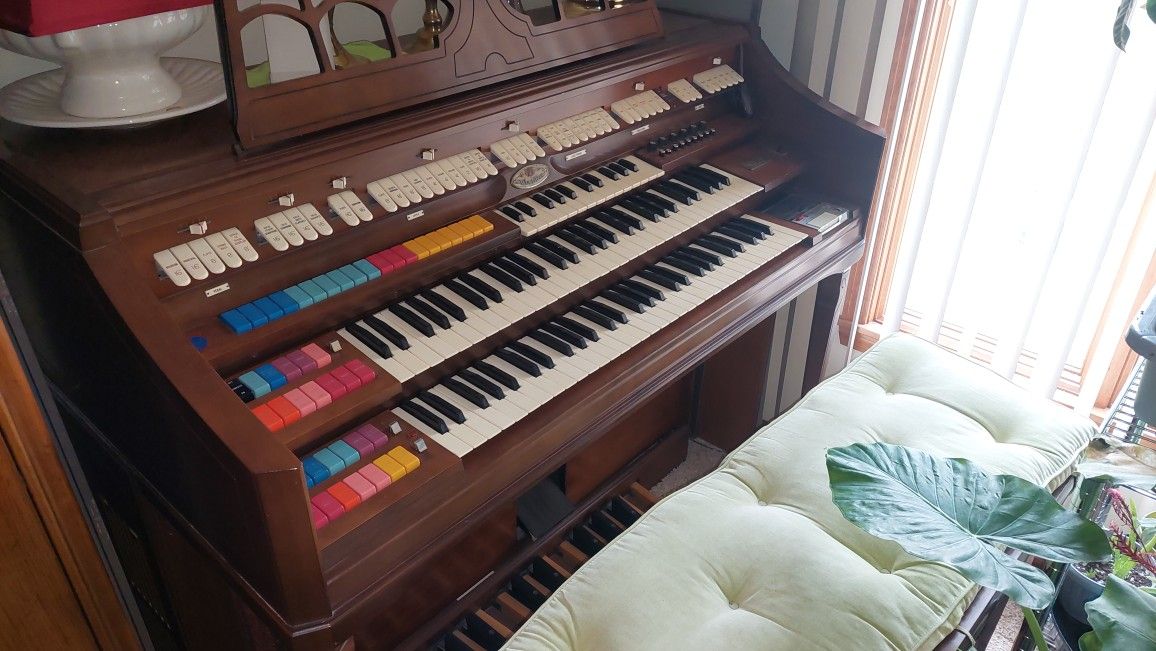 WURLITZER ORGAN with SYNTHESIZER